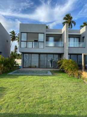 Nova casa beira mar com quintal e piscina